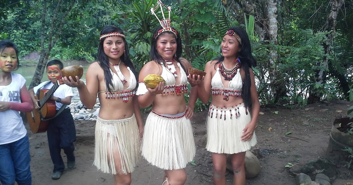 mujeres en traje tipicos de la amazonia CENTRO TURISTICO COMUNITARIO mujeres en traje tipicos de la amazonia CENTRO TURISTICO COMUNITARIO