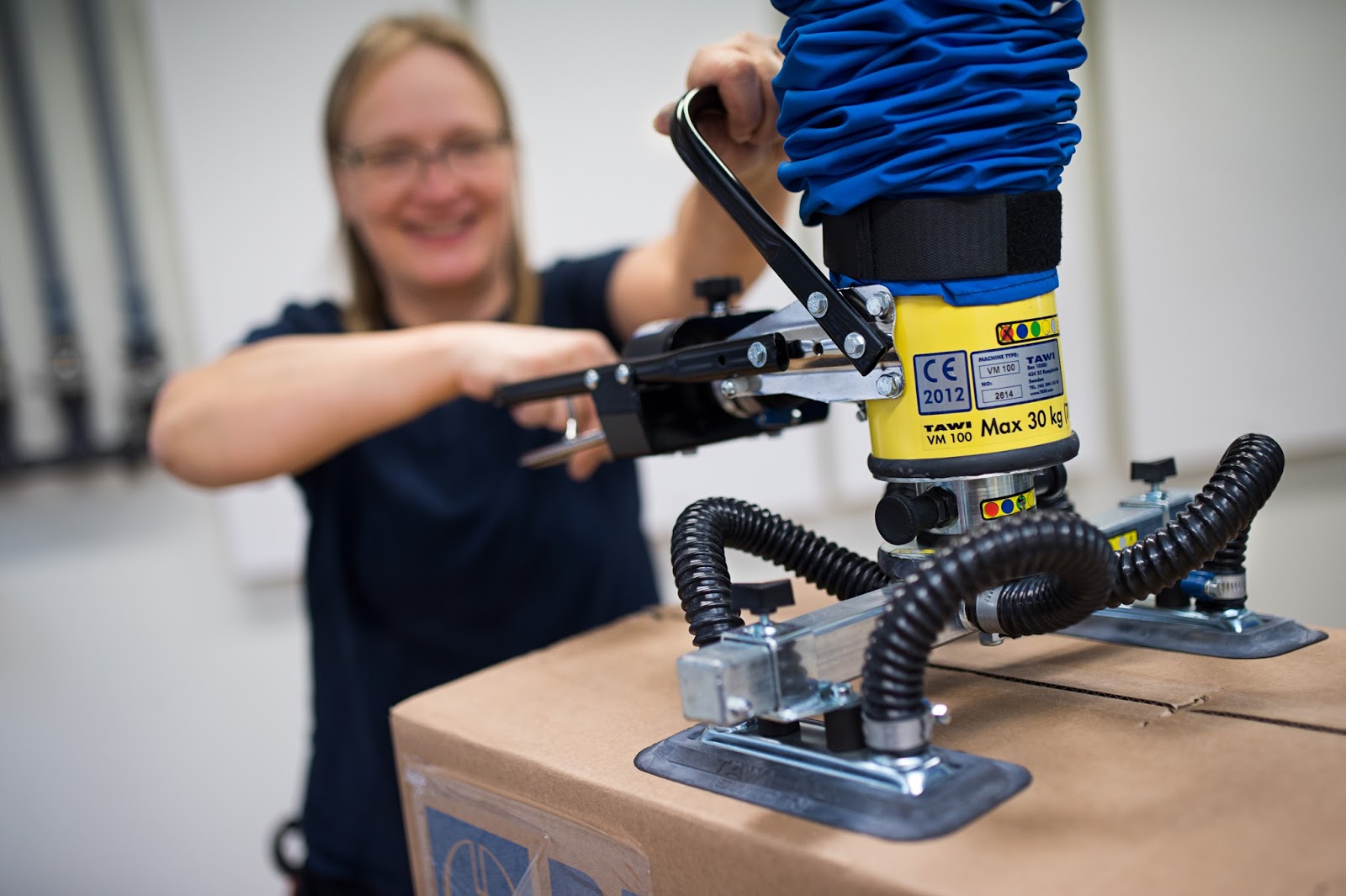 TAWI USA Anyone Can Lift with a Vacuum Lifter