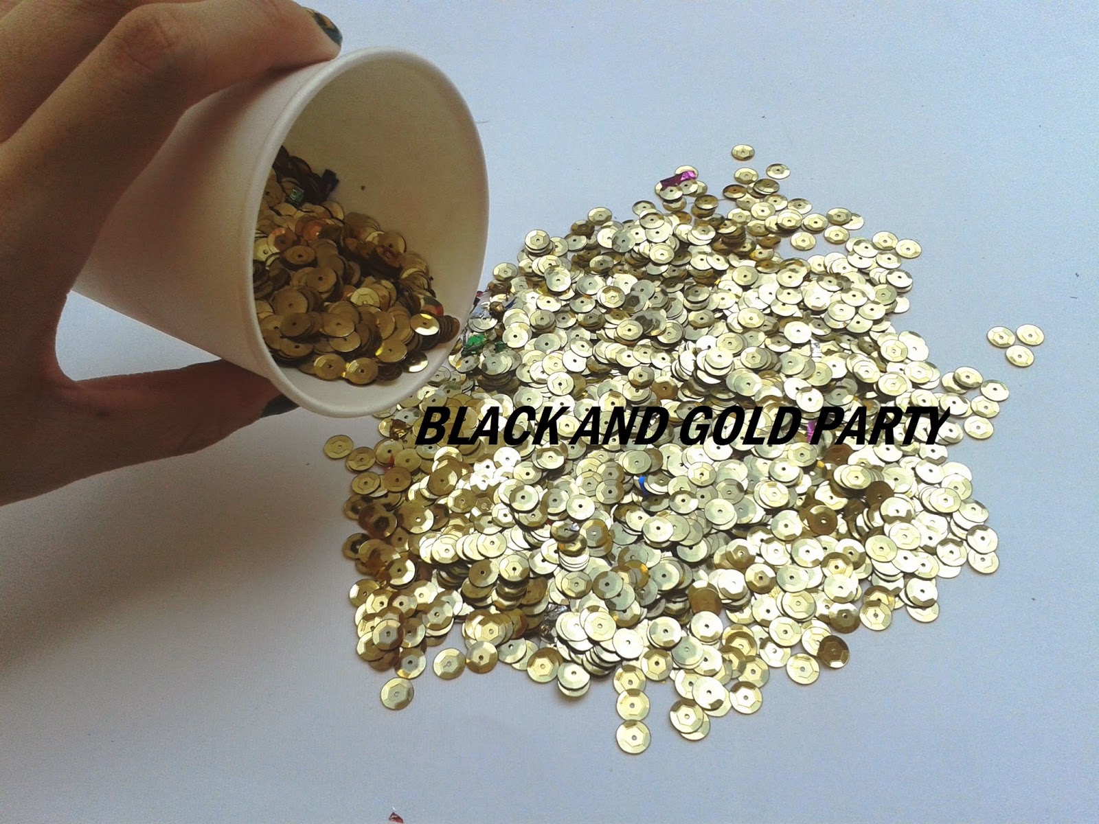 Let's light up your party with us~: Black and Gold Party Supplies