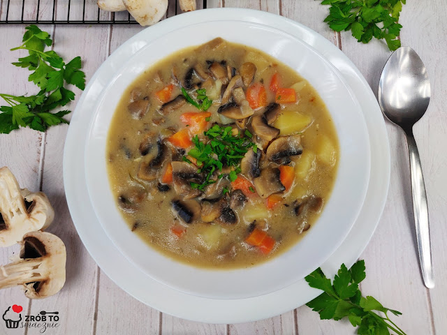 ZUPA PIECZARKOWA Z SERKIEM TOPIONYM