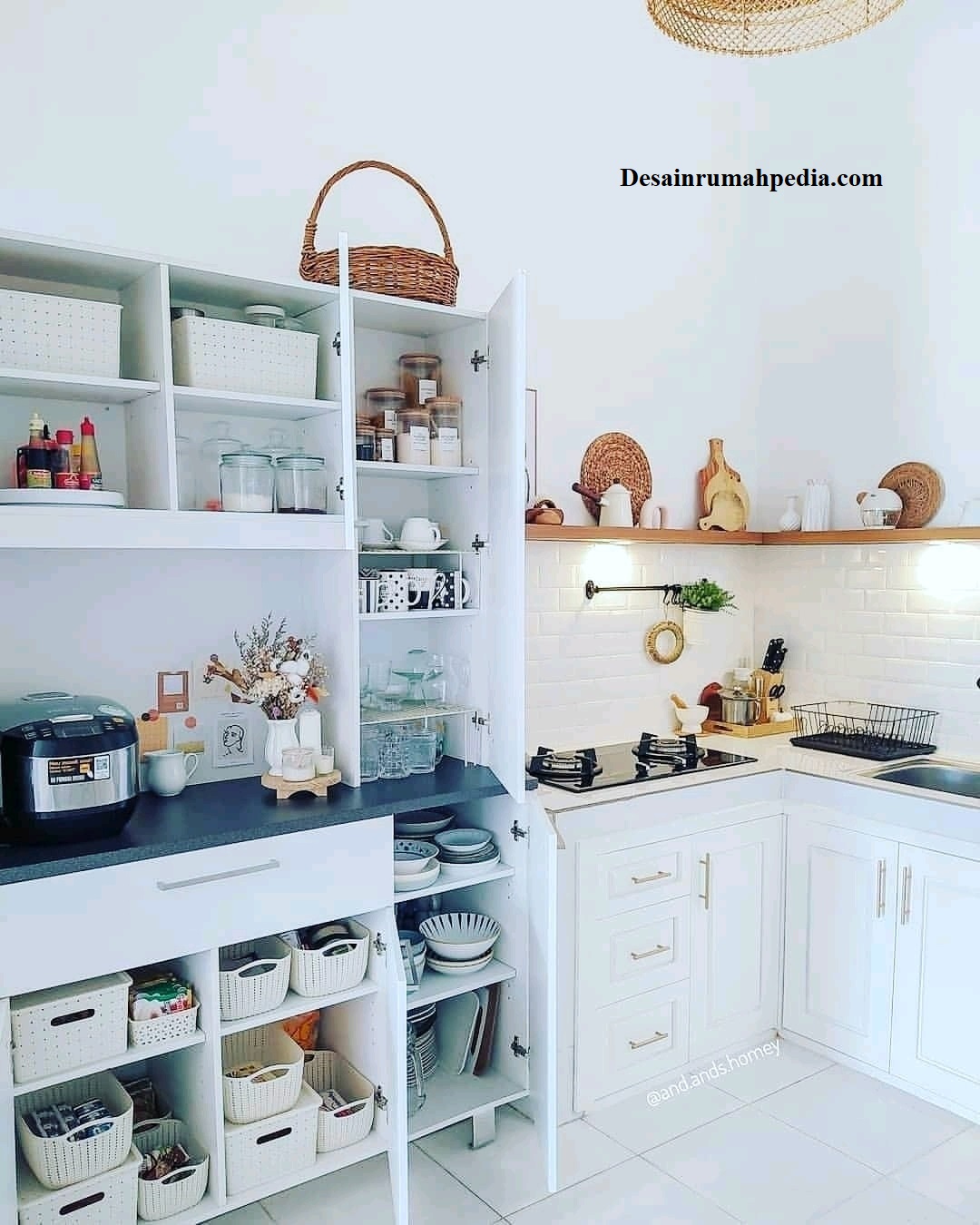 6 Inspirasi Menata Desain Pantry Minimalis Agar Terlihat Lebih Rapi dan