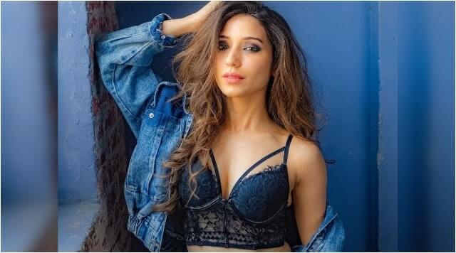 Heli Daruwala Is Sizzling In A Sexy Tulle Skirt And Hot Smokey Eyes Doing Magic.