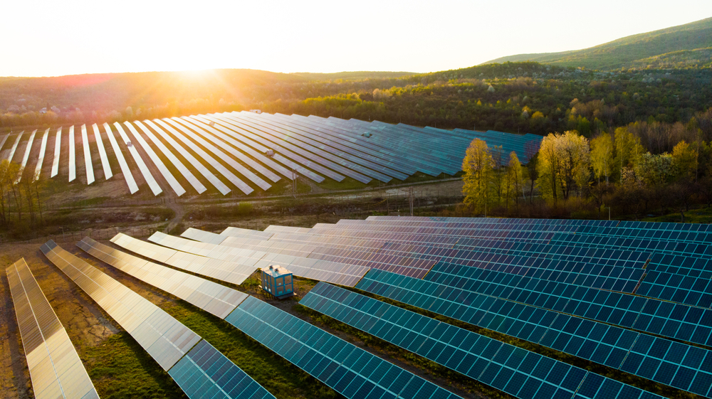 Terapkan Teknologi Terbaru, Begini Keuntungan Menggunakan Solar Panel