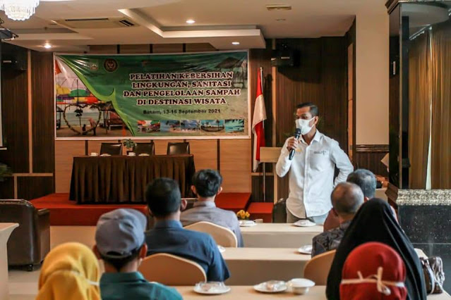Disbudpar Kota Batam Gelar Pelatihan Kebersihan Lingkungan Sanitasi dan Pengelolaan Sampah di Destinasi Wisata Disbudpar Kota Batam Gelar Pelatihan Kebersihan Lingkungan Sanitasi dan Pengelolaan Sampah di Destinasi Wisata