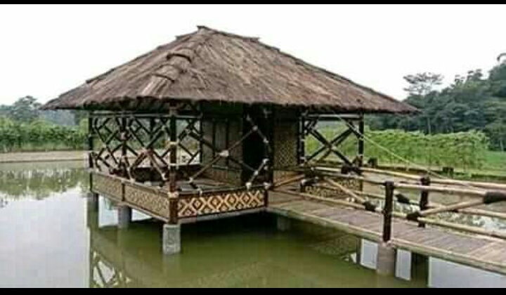 Saung Bambu Atas Kolam Saung Bambu Gajebo Bambu Bilik Bambu Rumah Bambu