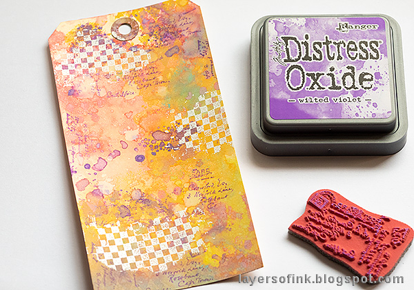 Layers of ink - Pastel Easter Tag Tutorial by Anna-Karin Evaldsson. Ink with Distress Oxides.