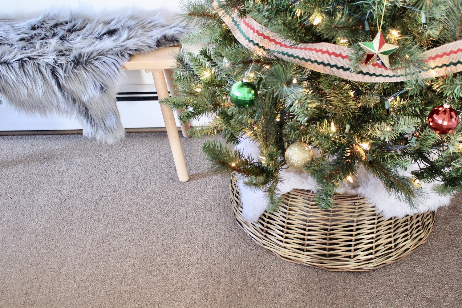 Guide to Christmas Tree Collars The Beetique