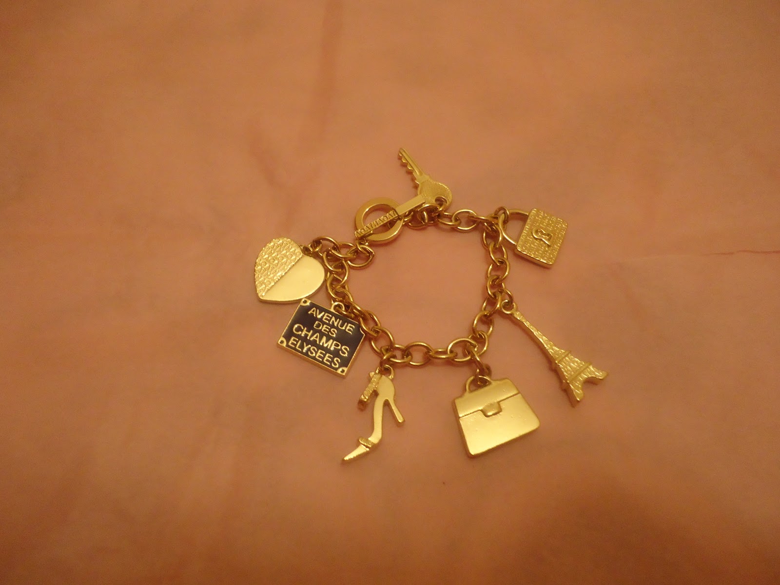 ESTA DE TIFFANY ES UNA MARAVILLA CON CHARMS DE NAVIDAD