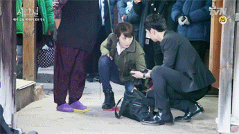 [kkuljaem] Heart-fluttering behind the scenes gifs - Netizen Nation