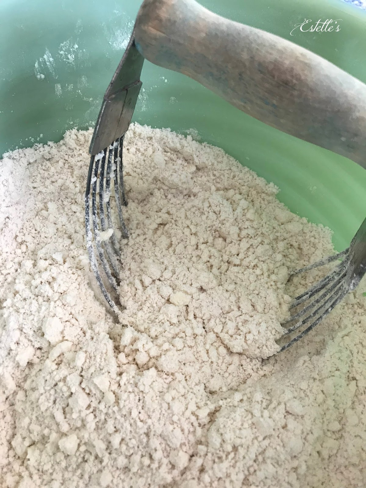 Estelle's BUTTERMILK BISCUITS BY MAGNOLIA TABLE