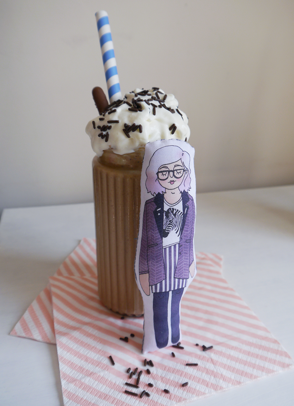 Banana's for Nutella Milkshake Recipe blog birthday, blogging duo, Edinburgh bloggers, Scottish bloggers, blogger style, milks shakes, milkshake recipes, food styling, Ellie Kate Grey, customised dolls, personalised illustrations, Nutella peanut butter banana milkshake, toffee popcorn milkshake, movie milkshake, Roller Shakes, food styling, colourful straws, hard shake recipes
