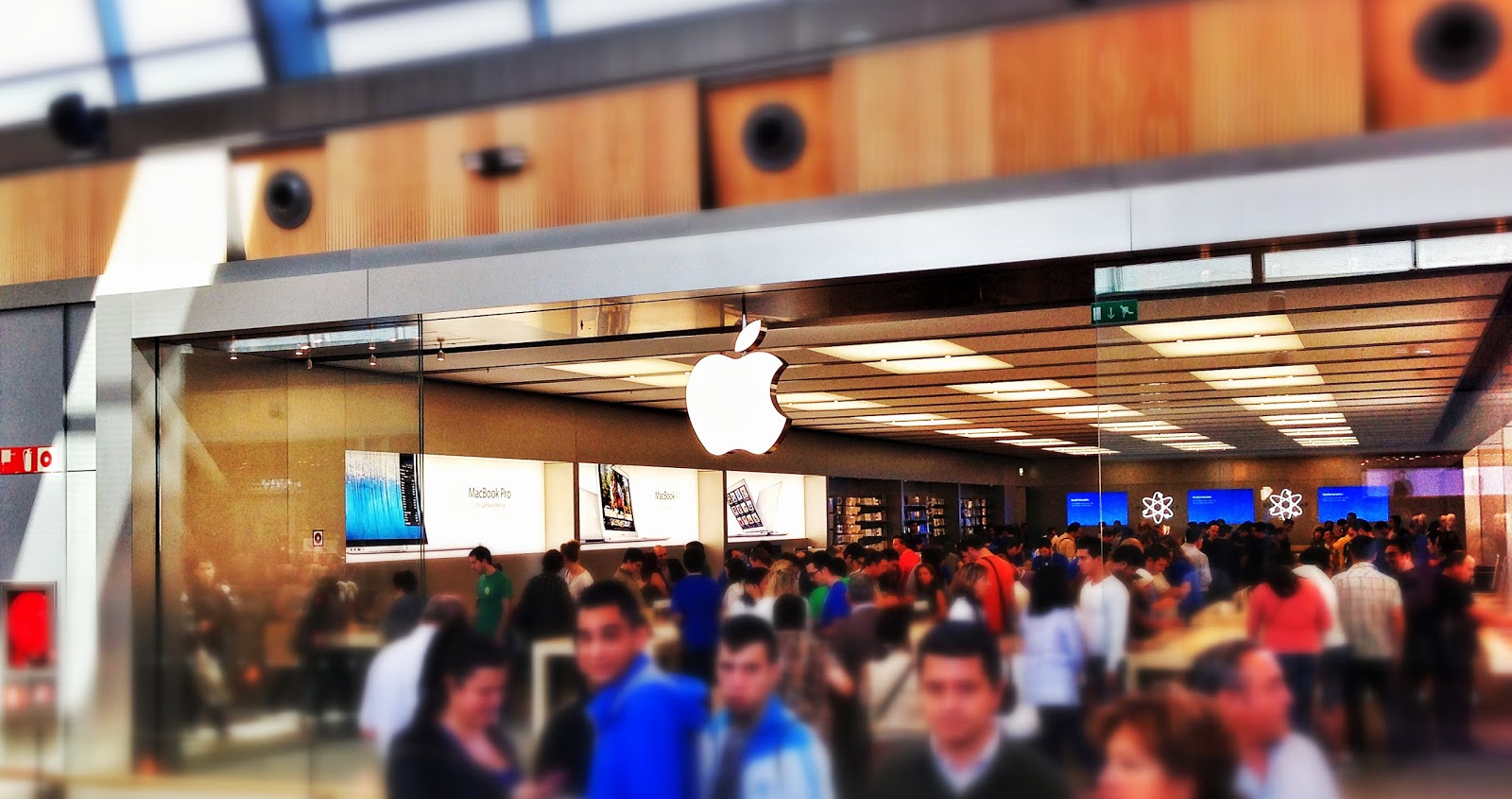 Neo_Akira Team Apertura de la Apple Store de Zaragoza.