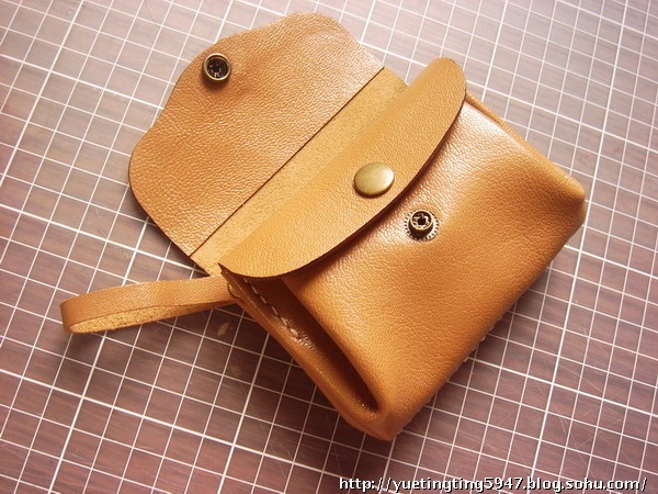 How to DIY Leather Accordion Wallet