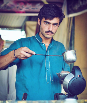 @InstaMag - A blue-eyed young 'chai wala' from Pakistan, who became an internet sensation after his photo was posted on Instagram, has got the job of a model. pakistani-chai-wala-turns-model
