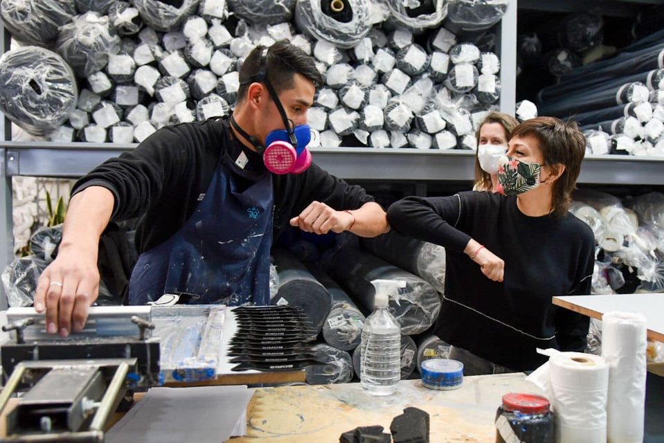 Mendoza visitó la fábrica de calzado e indumentaria de trabajo "Boris Hermanos SA" en el Parque