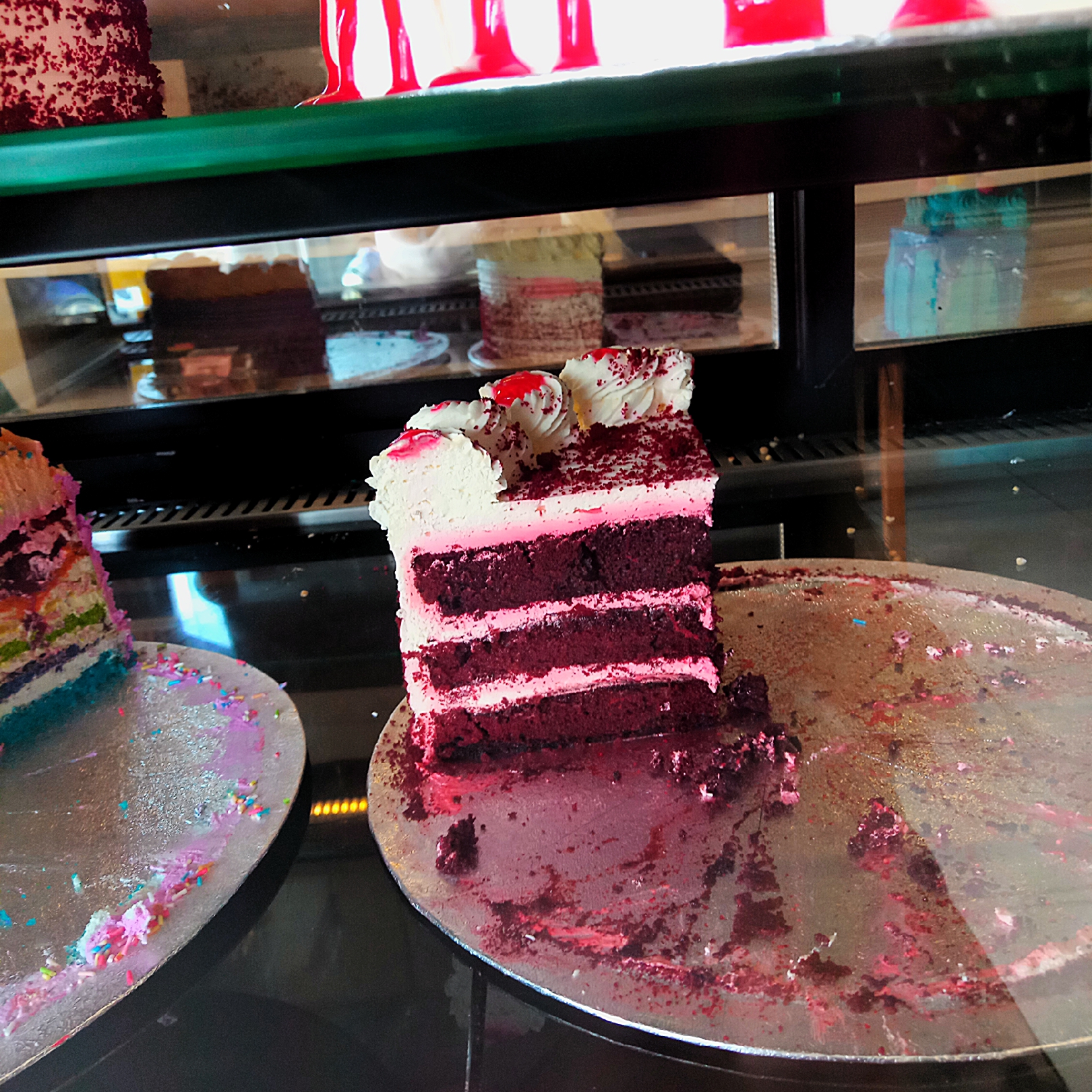Supersupergirl's dining reviews Rainbow cakes at Go Cake Shop in