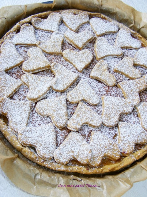 Tarta cu piersici si caise