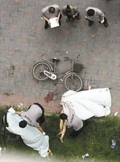 World, Sex, Obituary, Police, China, Report, Flat, Couples, Couple die 'after window they had sex against broke', Wuhan, central China, glass pane shattered, Chinese couple having sex by window fall to their deaths.