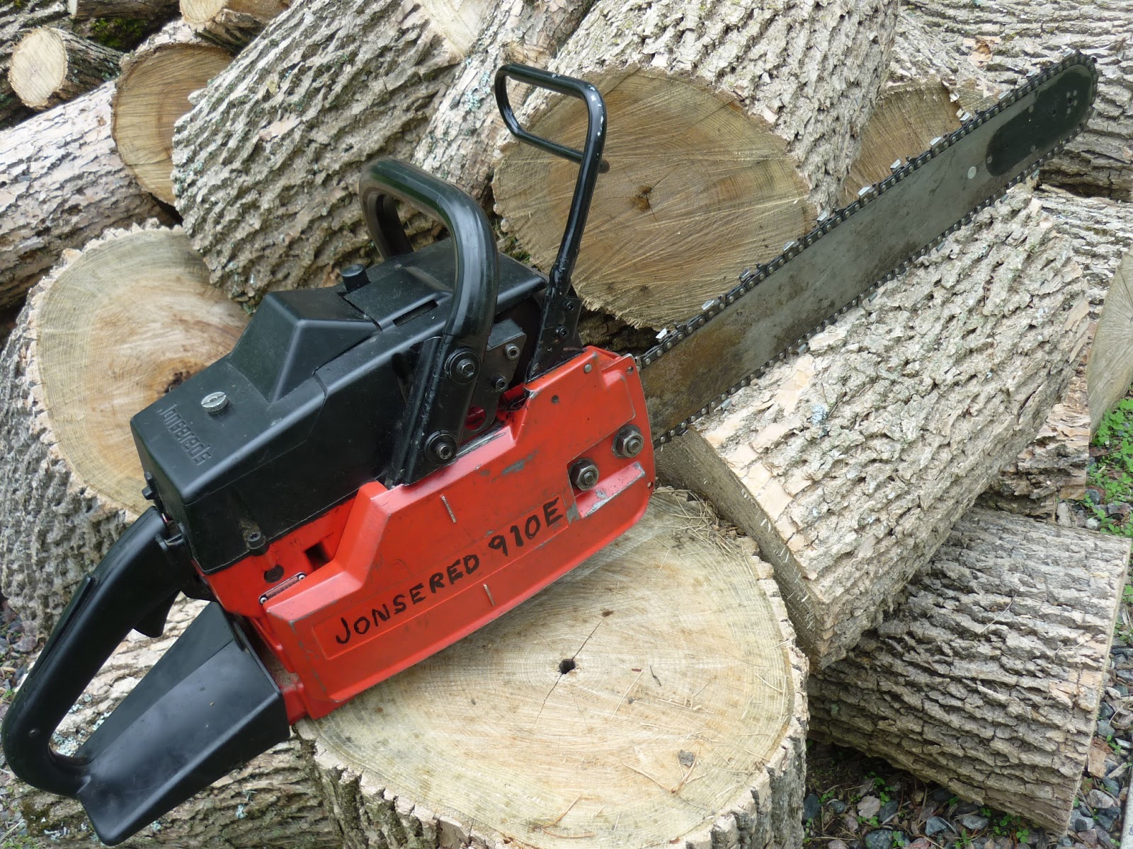 VINTAGE CHAINSAW COLLECTION JONSERED 910 E.