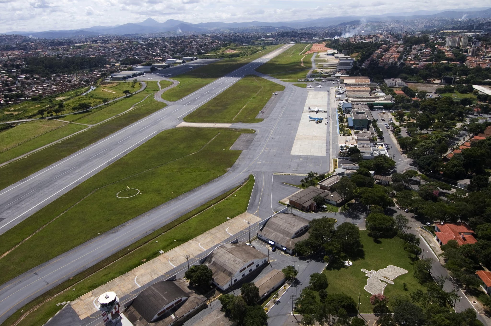 Estado divulga edital para receber estudos para concessão do Aeroporto da Pampulha ALÔ ALÔ CIDADE Estado divulga edital para receber estudos para concessão do Aeroporto da Pampulha ALÔ ALÔ CIDADE