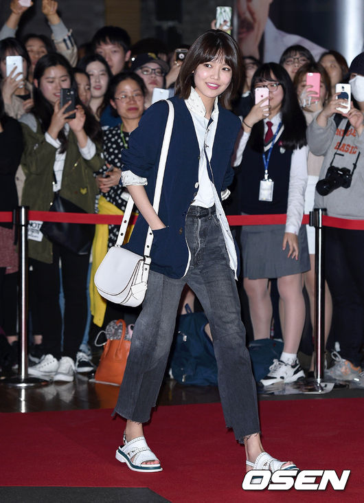 SNSD's SeoHyun and SooYoung attended the VIP premiere of 'Time ...