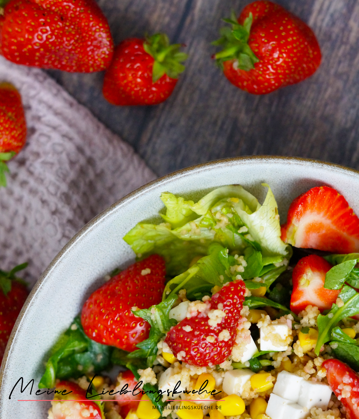 Couscous-Salat mit Erdbeeren und Feta
