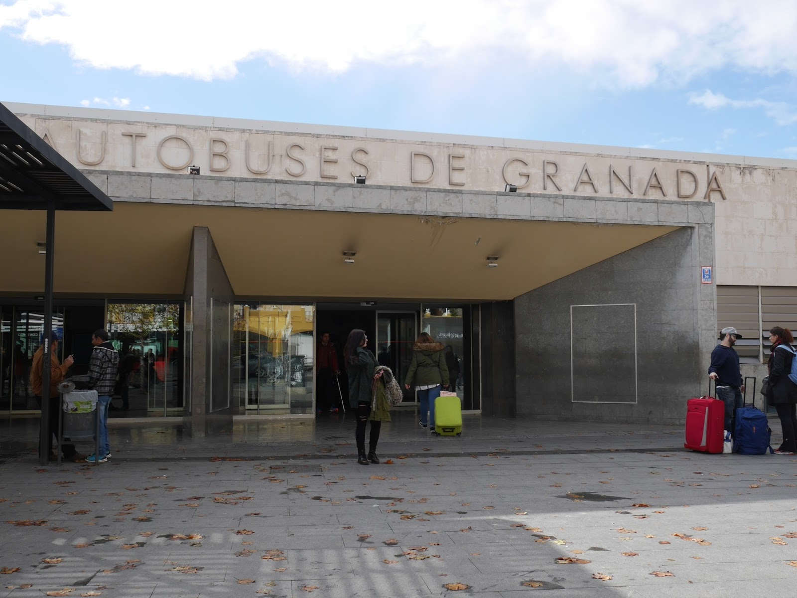 スペイン アンダルシア旅行2 マラガ空港からグラナダへ エディンバラ ポテトこぼれ話