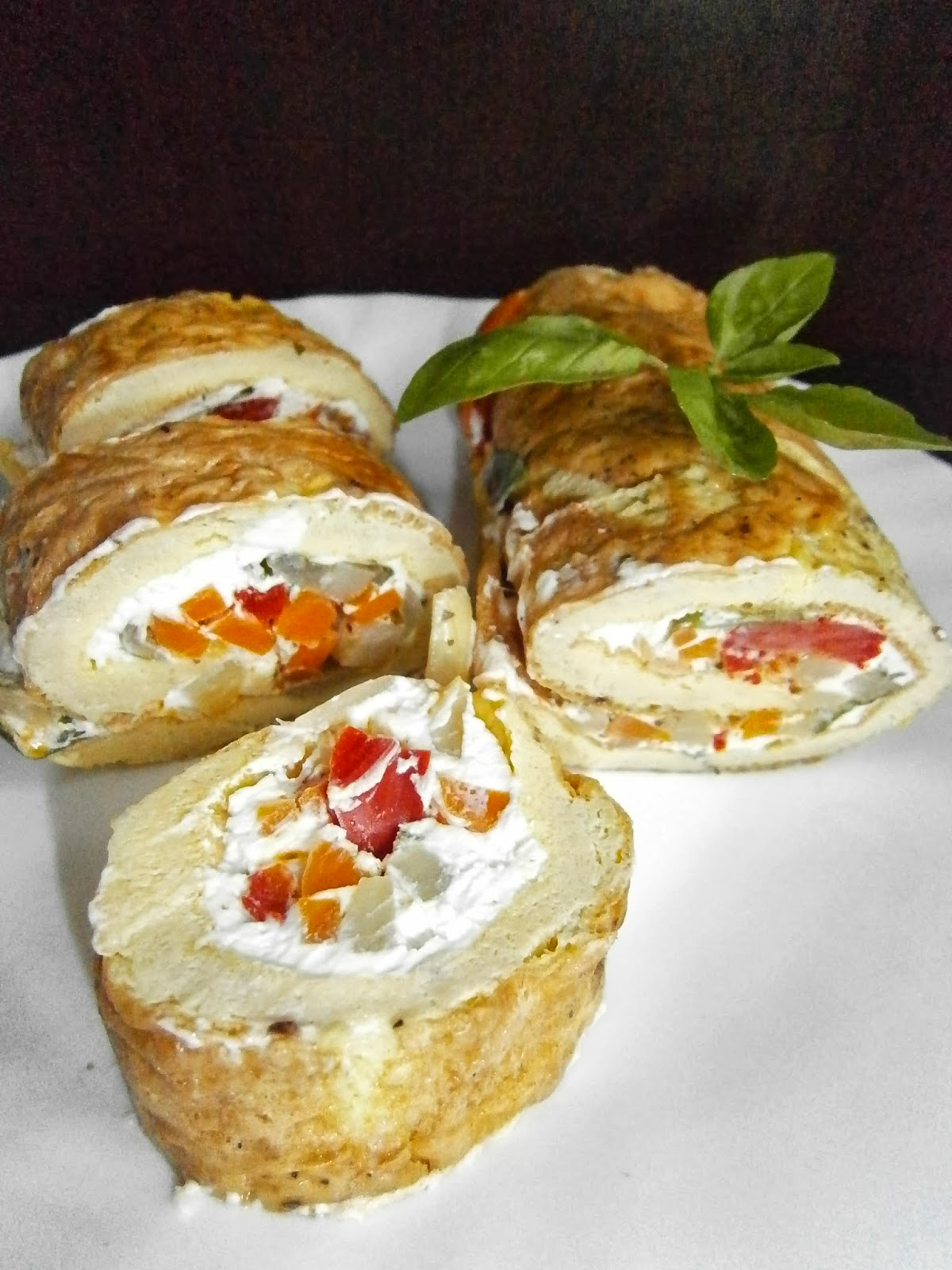 Délices d&amp;#39;une novice: Roulade : omelette roulée au basilic, chèvre ...