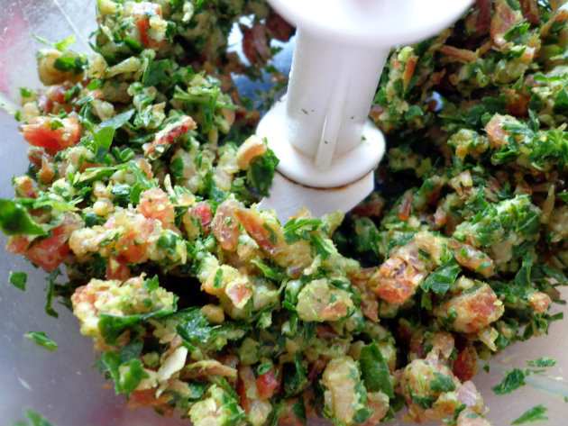 Zimska juha s tikvom i ječmom 2 korak pripreme Winter soup with pumpkin and barley bz Laka kuharica: chop bacon and parsley leaves