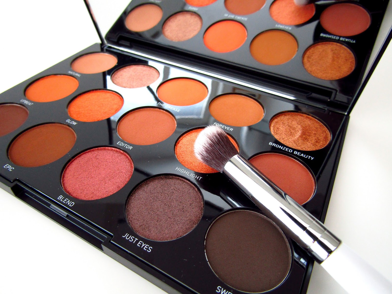 REVIEW Morphe 15D eyeshadow palette Aishettina