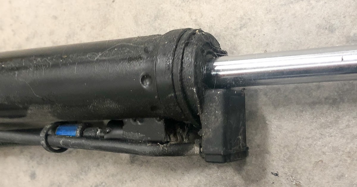 BMW E61 Tailgate Hydraulic Lift Cylinder Replacement 5 Series Touring