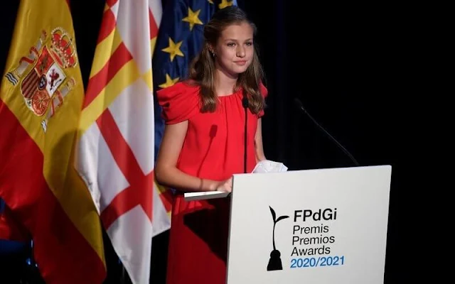 Queen Letizia wore grey dress from Nina Ricci. King Felipe, Crown Princess Leonor and Infanta Sofía