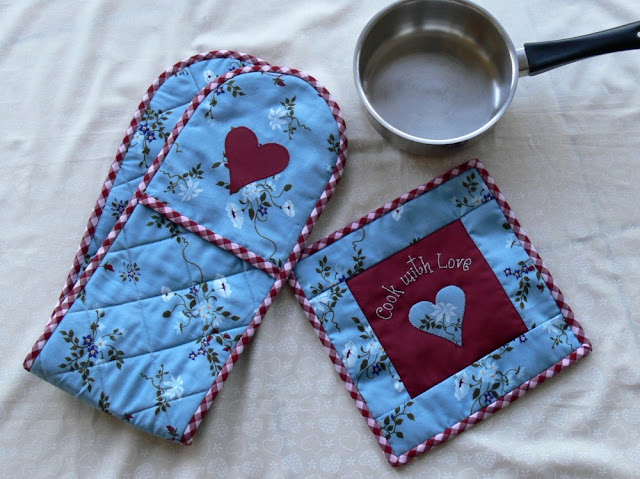 Val Laird Designs - Journey of a Stitcher: Oven Mitts and holes