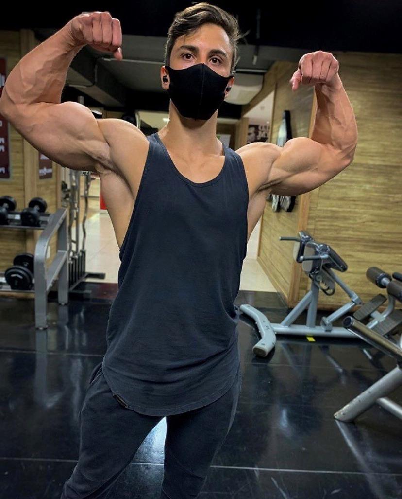 young-strong-gym-teen-bro-flexing-huge-swole-muscle-veiny-biceps-face-mask