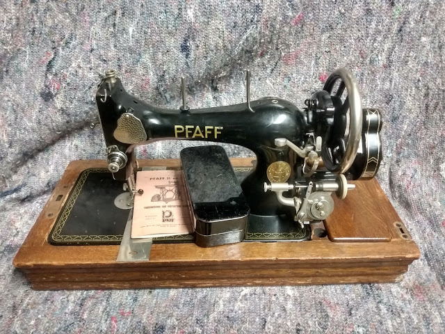 RustyDaytrips.nl: Pfaff model 11 Sewing machine 1936