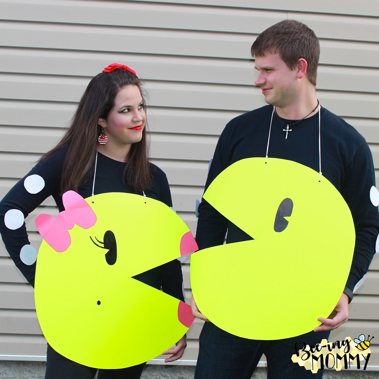 Bee-ing Mommy Blog: Pac-man Family Costume