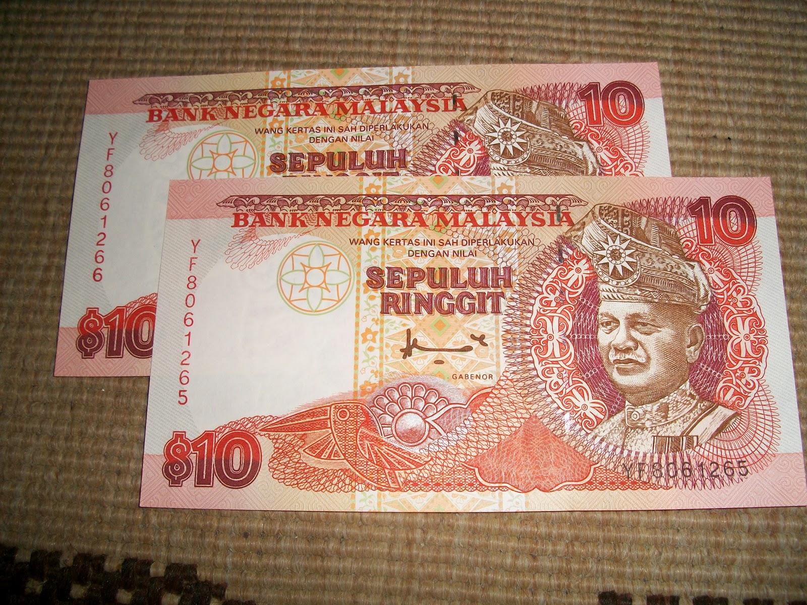 collectible items: Duit lama Malaysia RM10 running number UNC