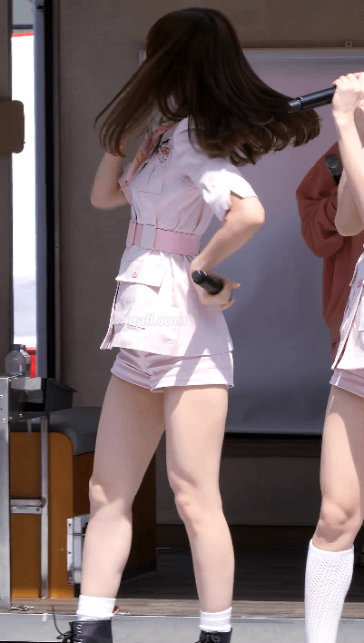핑크빛 오마이걸 아린
