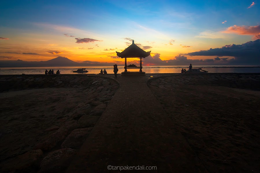 Matahari Terbit Di Pantai Rahman Gambar