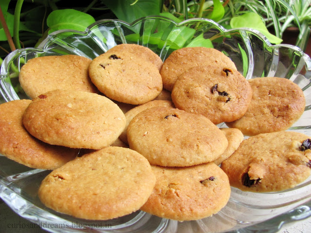 Honey Oatmeal Raisin Cookies Recipe