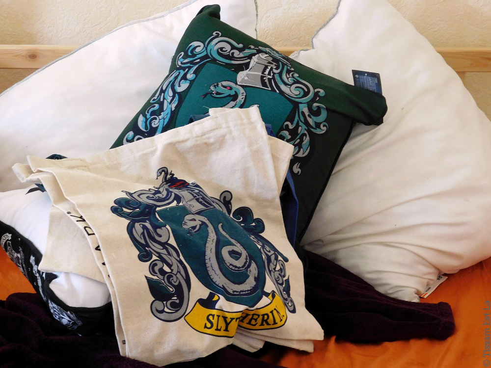 Primark & Harry Potter Autumn/Winter 2017 Collection - Pillows, Tote Bags, Homeware, Clothes, Home Clothes, Accessories, Jewelry - Hogwarts Primark & Harry Potter Autumn/Winter 2017 Collection - Pillows, Tote Bags, Homeware, Clothes, Home Clothes, Accessories, Jewelry - Hogwarts