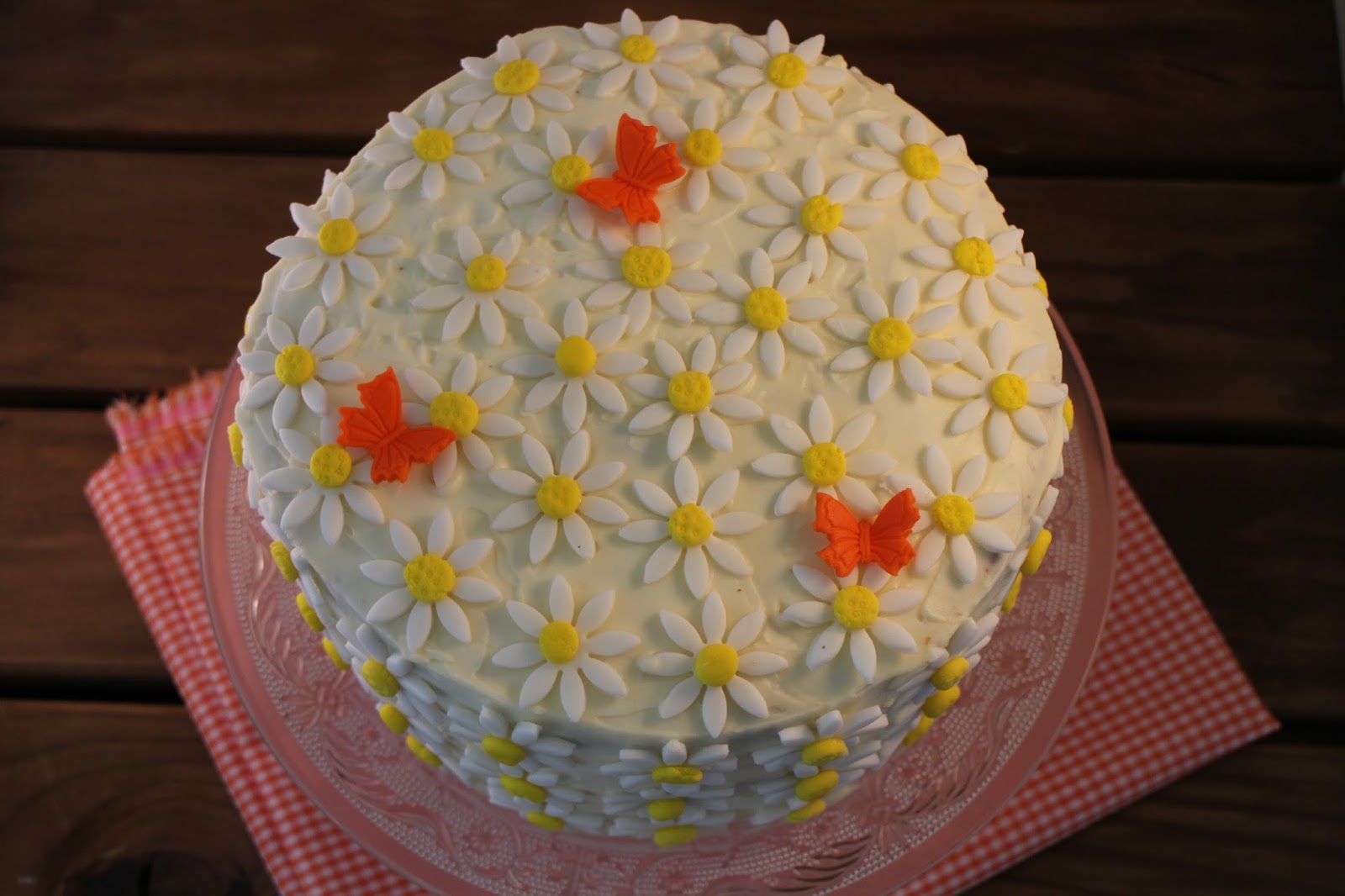 daisy-ombre-cake, margaritas-de-fondant, layer-cake-chocolate
