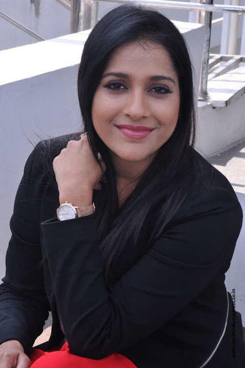 Rashmi Gautam at Next Nuvve Movie Interview
