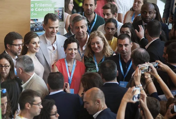 King Felipe and Queen Letizia How to teach the go-ahead talent from the school and Sponsoring the talent