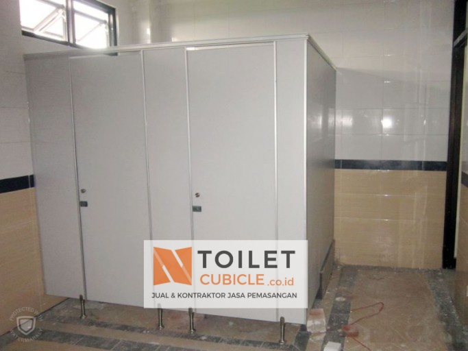 Pemasangan Toilet Cubicle Phenolic Solok