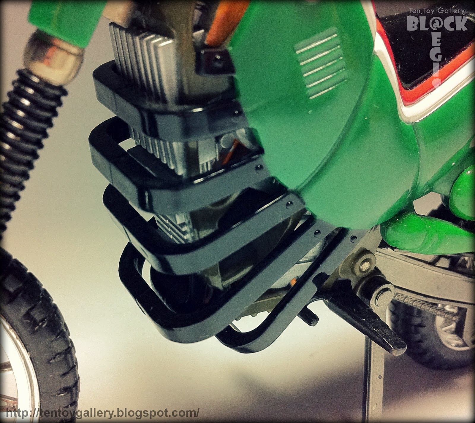 Ten Toy Gallery: Review: SHS EX Battle Hopper