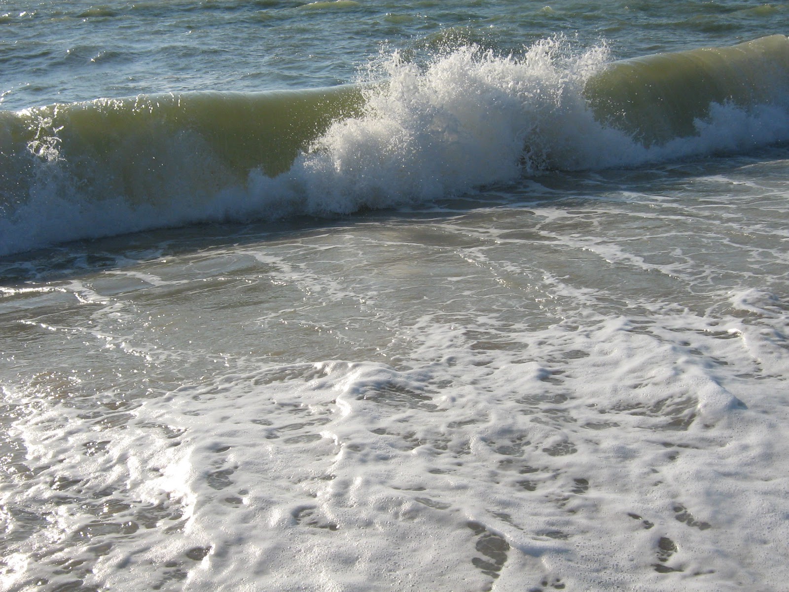 Море голубые волны Крым. Битая волна. Море заканчивается. Как можно представить море?. Песня бьют волны
