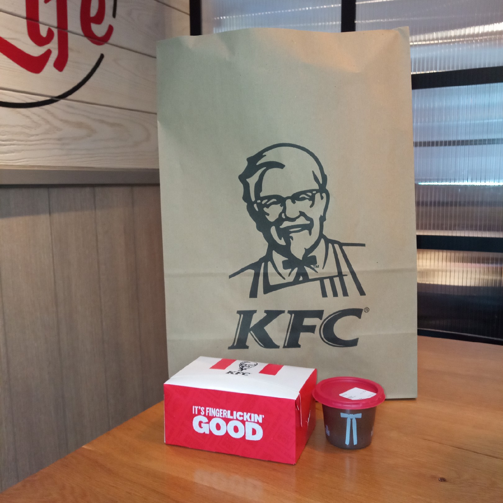 Supersupergirl's dining reviews KFC snack box and gravy