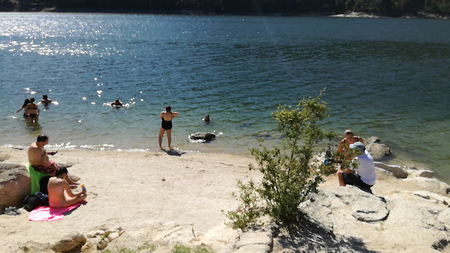 Praia Fluvial da Barragem - Albufeira da Caniçada