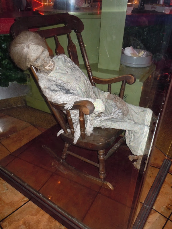 Norman Bates mother corpse prop Psycho IV: The Beginning Norman Bates mother corpse Psycho IV